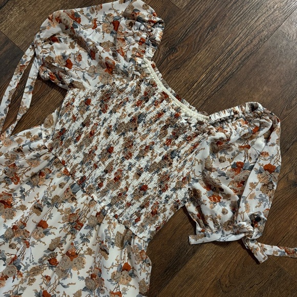 Hayden Los Angeles floral smocked midi dress - Picture 3 of 4